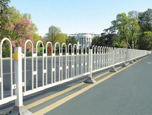 洛陽鐵藝-交通護欄