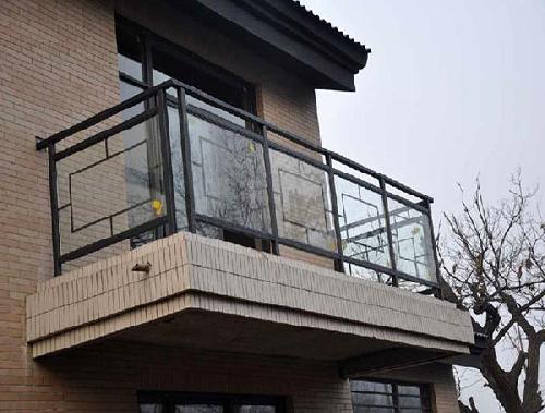 洛陽(yáng)鋅鋼護(hù)欄廠-鋅鋼陽(yáng)臺(tái)